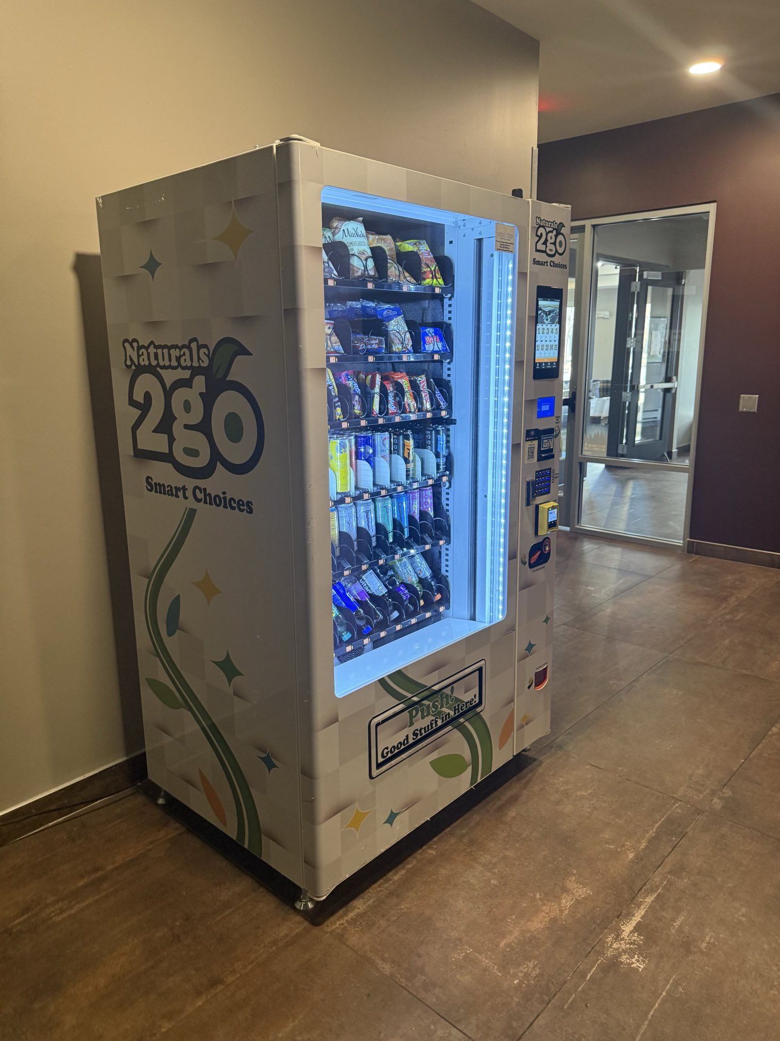 Naturals 2 Go vending machine